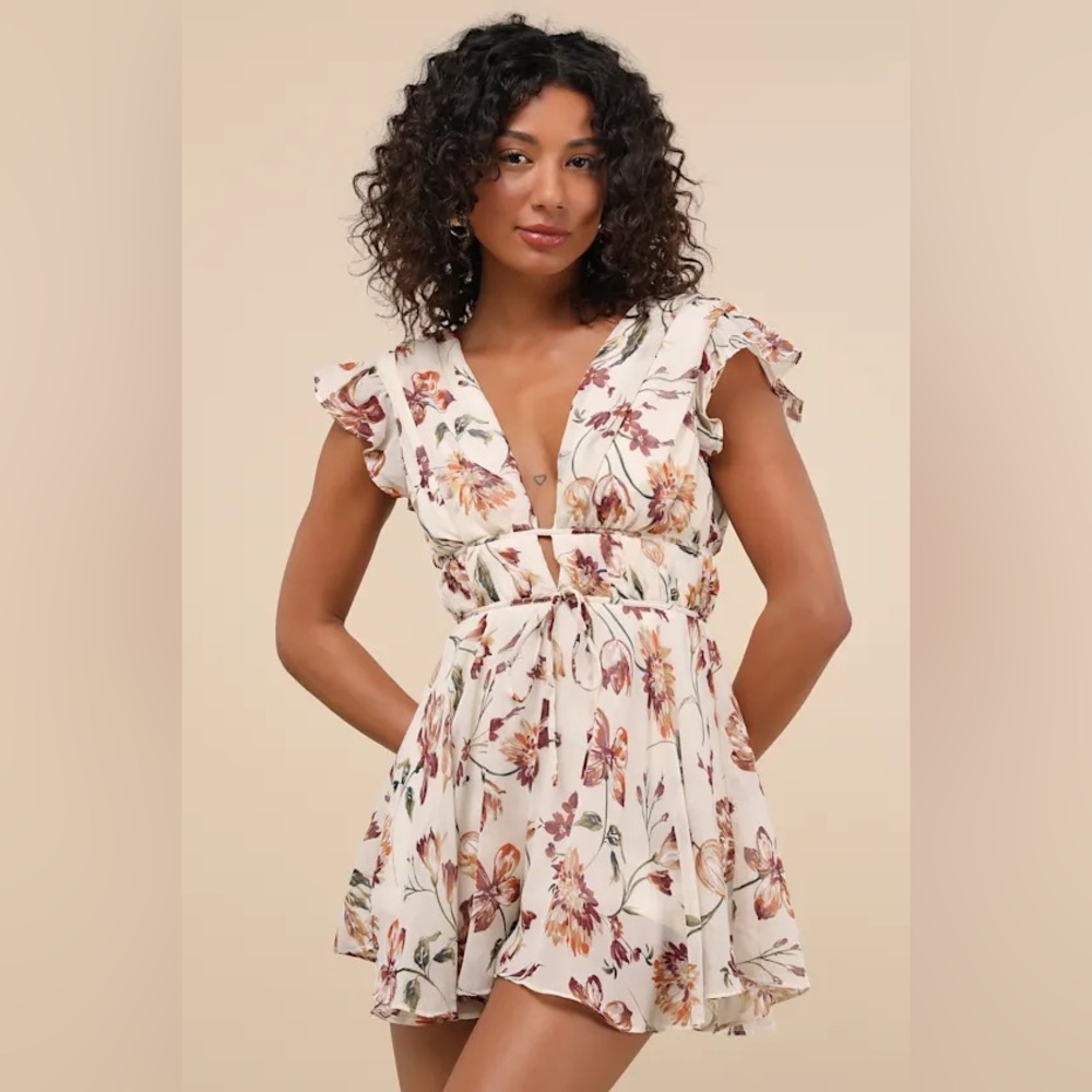 Lulus Flirty Ways Cream Floral Print Flutter Sleeve Romper – Size XS NWT